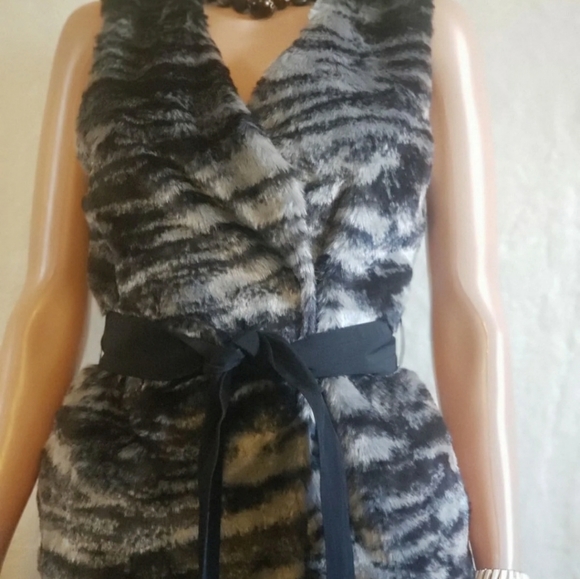 FOREVER 21 VEST WOMENS SZ4 FAUX FUR SILVER & BLUE VEST  ZEBRA INSPIRED PATTERN - Picture 5 of 10